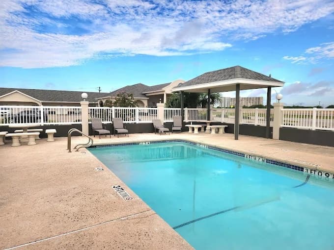 Days Inn Robstown Sparkling Outdoor Swimming Pool